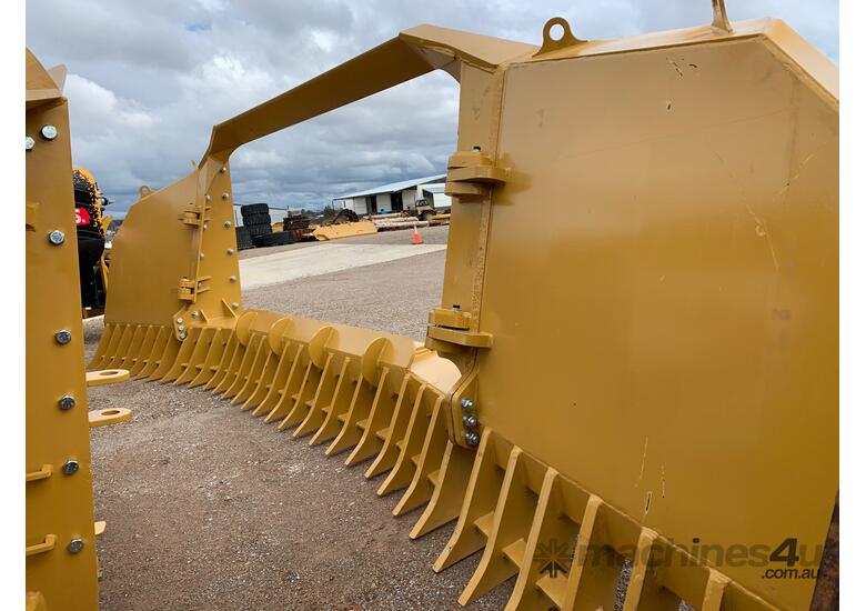 caption Caterpillar Folding Stick Rakes