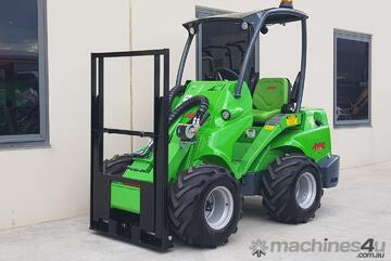 Avant 528 BeePro Mini Loader w Telescopic Boom & Flip Up Forks
