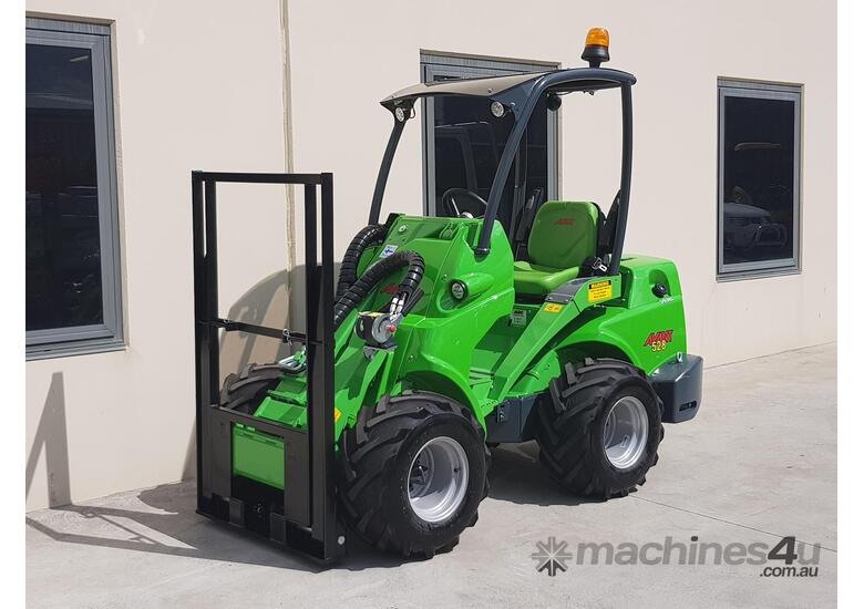 Avant 528 BeePro Mini Loader w Telescopic Boom & Flip Up Forks