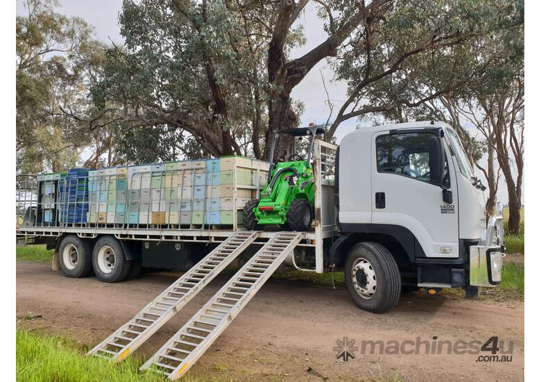 Avant 528 BeePro Mini Loader w Telescopic Boom & Flip Up Forks