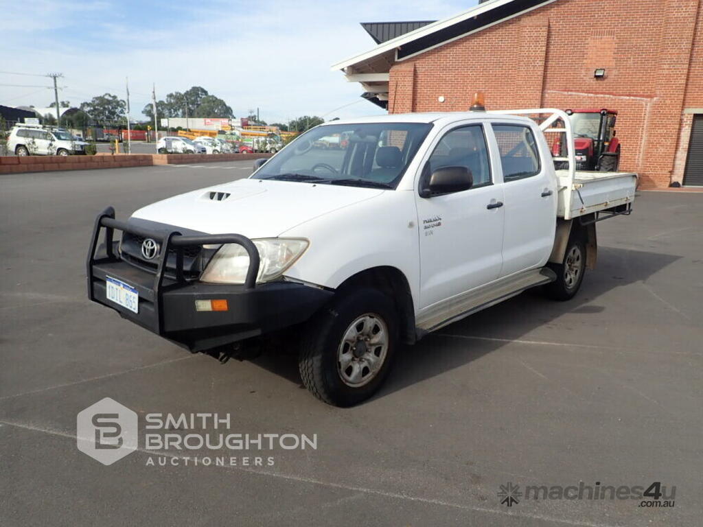 Toyota hilux deals dual cab tray