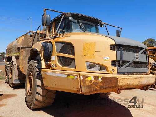 VOLVO ARTICULATED WATER CART