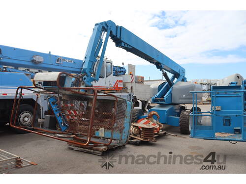 GENIE BOOM LIFT