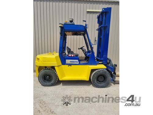 Komatsu 7 Tonne Diesel Forklift with low hours