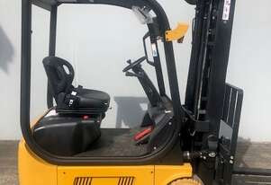 3-Wheel Counterbalance Forklift: Lithium Ion Fast Charge Battery!