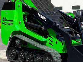 Fastvo Mini track loader Perkins power - picture0' - Click to enlarge