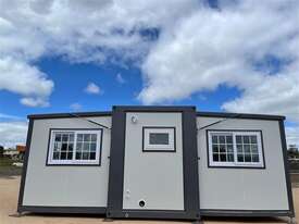 EXPANDABLE CONTAINER HOUSE WITH ENSUITE (UNUSED) - picture2' - Click to enlarge