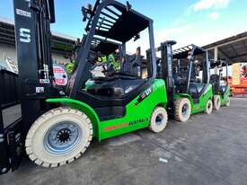UN Forklift 2.5T, Lithium Battery: Forklifts Australia - the Industry Leader! - picture0' - Click to enlarge