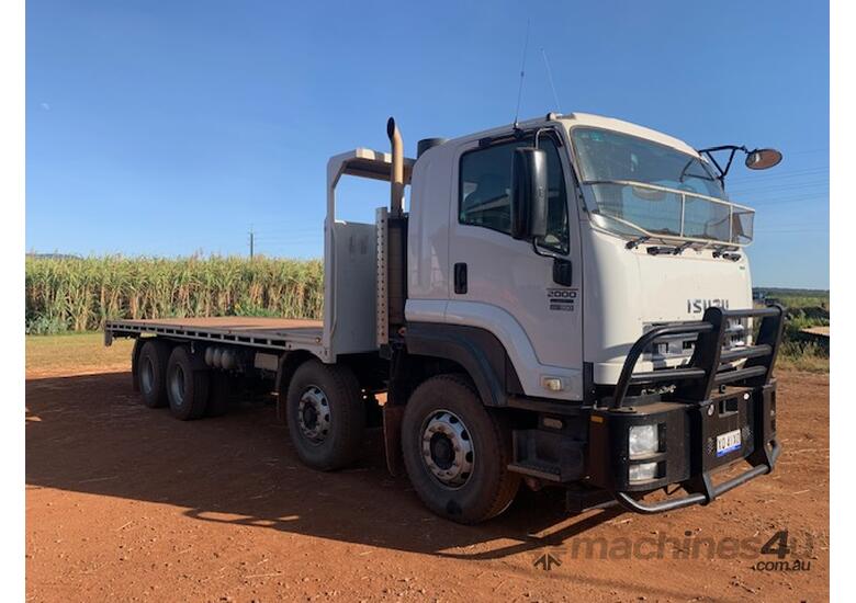 caption 2015 Isuzu Twin Steer Tandem Tipper -144,540 km l 400 HP Isuzu Engine, Auto Transmission