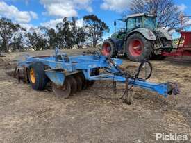 Grizzly S24 Plough,
Weight approx.	1600kg,
Cutting width 2.85m (9’3?),
Transport Width 3.45m (11’4?) - picture0' - Click to enlarge