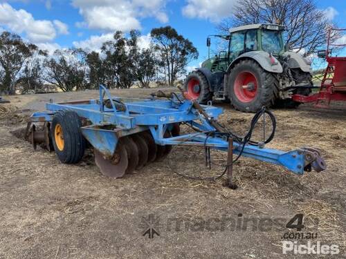 Grizzly S24 Plough,
Weight approx.	1600kg,
Cutting width 2.85m (9’3?),
Transport Width 3.45m (11’4?)