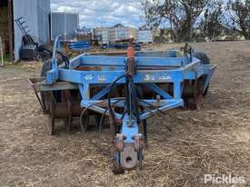 Grizzly S24 Plough,
Weight approx.	1600kg,
Cutting width 2.85m (9’3?),
Transport Width 3.45m (11’4?) - picture0' - Click to enlarge