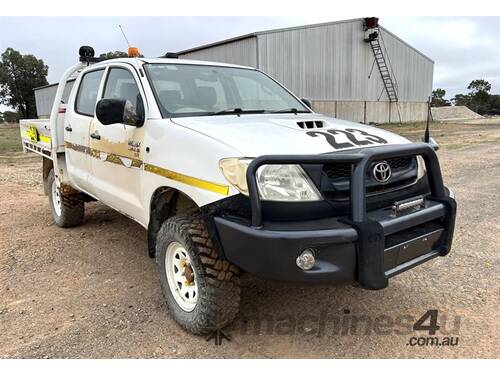 2010 TOYOTA HILUX DUAL CAB WITH STEEL TRAYBACK