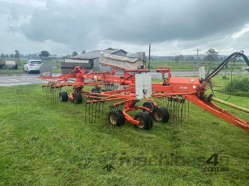caption KUHN GA 6002 TWIN ROTOR RAKE