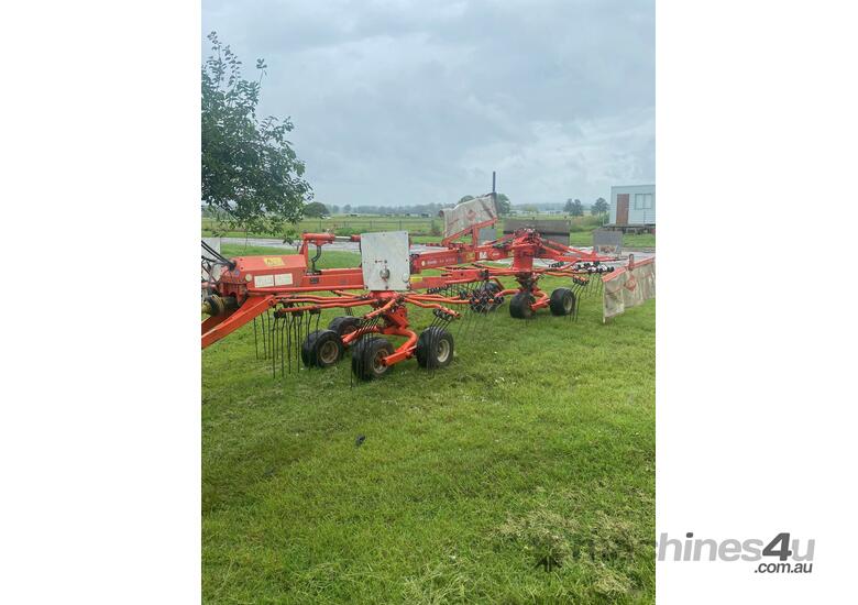 caption KUHN GA 6002 TWIN ROTOR RAKE