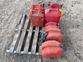 1 x Pallet of Jerry Cans - picture0' - Click to enlarge