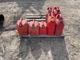 1 x Pallet of Jerry Cans - picture1' - Click to enlarge