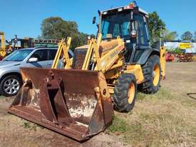 Case 580LE Backhoe - picture0' - Click to enlarge