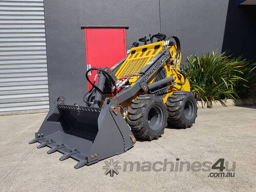 Commando AM230PW Mini Skid Steer Loader | 23HP Honda GX690 Engine | Optional Joystick Controls