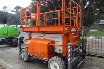 07/2017 Snorkel S3370 RT - 4 WD Diesel Scissor Lift