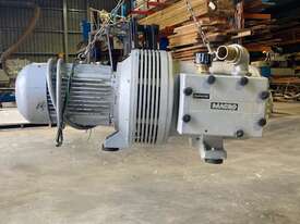 Vacuume Pump 5.5kw - picture2' - Click to enlarge