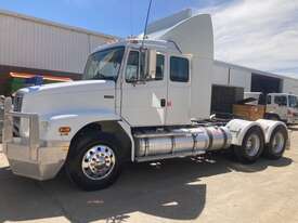 2001 Freightliner FL112 Prime Mover - picture2' - Click to enlarge
