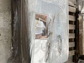 Pallet Of Truck Windows - picture0' - Click to enlarge