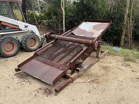VIBRATING SAND SCREEN - picture1' - Click to enlarge