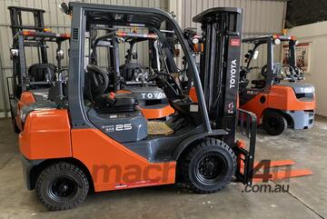 TOYOTA 8FG25 DELUXE 70649 2018 MODEL 2.5 TON 2500 KG CAPACITY LPG FORKLIFT 4700 MM CONTAINER MAST