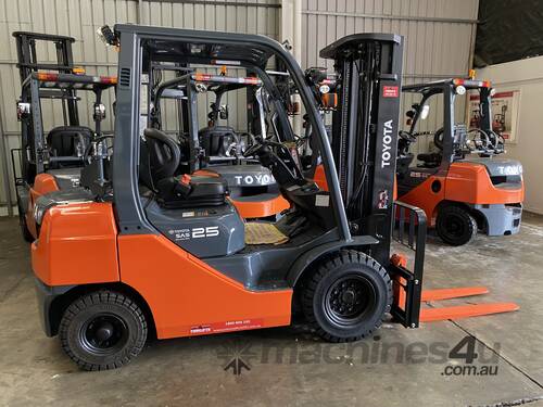  TOYOTA 8FG25 DELUXE 70649 2018 MODEL 2.5 TON 2500 KG CAPACITY LPG FORKLIFT 4700 MM CONTAINER MAST