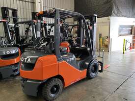  TOYOTA 8FG25 DELUXE 70649 2018 MODEL 2.5 TON 2500 KG CAPACITY LPG FORKLIFT 4700 MM CONTAINER MAST - picture0' - Click to enlarge