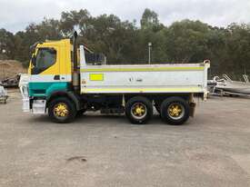 2002 Mack Quantum Day Tipper - picture2' - Click to enlarge