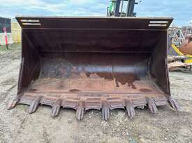 Komatsu WA500 Spade Nose Bucket for Wheel Loaders - picture0' - Click to enlarge