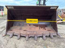 Komatsu WA500 Spade Nose Bucket for Wheel Loaders - picture1' - Click to enlarge