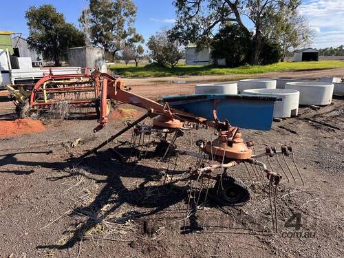 1988 KUHN GRS25N HAY RAKE