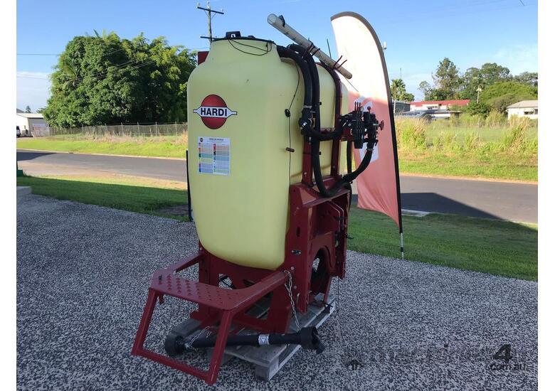 Hardi Master Linkage 1000L Spray Tank - Hardly Used!