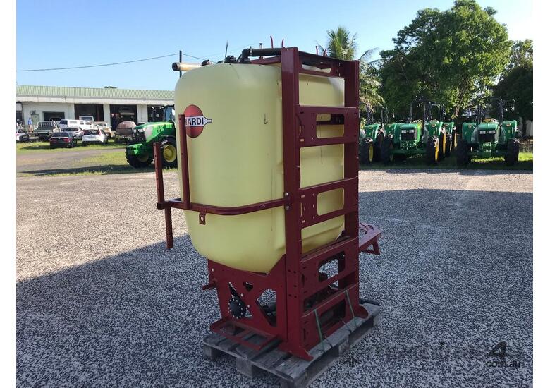 Hardi Master Linkage 1000L Spray Tank - Hardly Used!