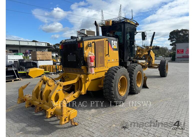 caption CAT 140M Motor Graders