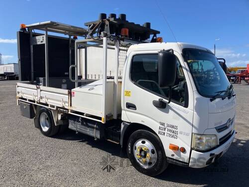 2012 Hino 300 Hybrid Table Top