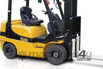 FORKLIFT 2 - 3T CONTAINER MAST