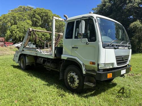 2004 NISSAN UD PKC215 SKIP TRUCK