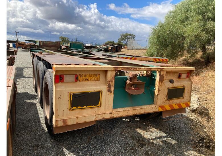 caption 1990 Howard Porter Tri Axle Drop Deck Skel Trailer