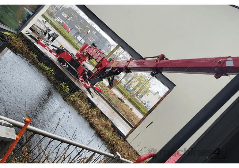 Electric spider crane Hoeflon C10e can lift up to 4T