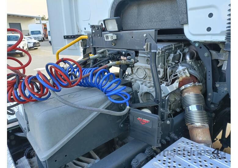 caption 2019 Mercedes 96X 3258 6x4 Prime Mover