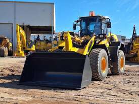 2018 Komatsu WA320-8 - picture1' - Click to enlarge
