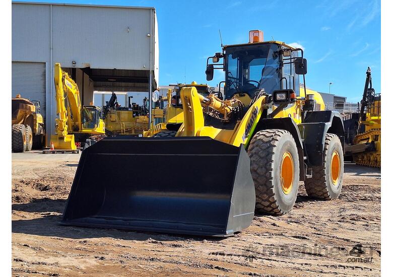 2018 Komatsu WA320-8