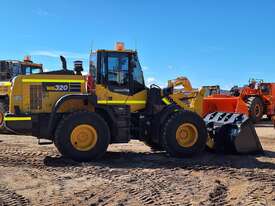 2018 Komatsu WA320-8 - picture2' - Click to enlarge