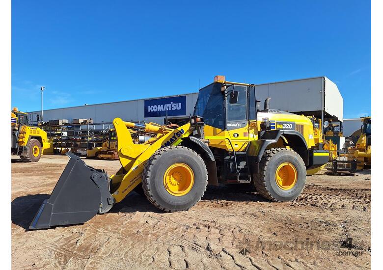 2018 Komatsu WA320-8