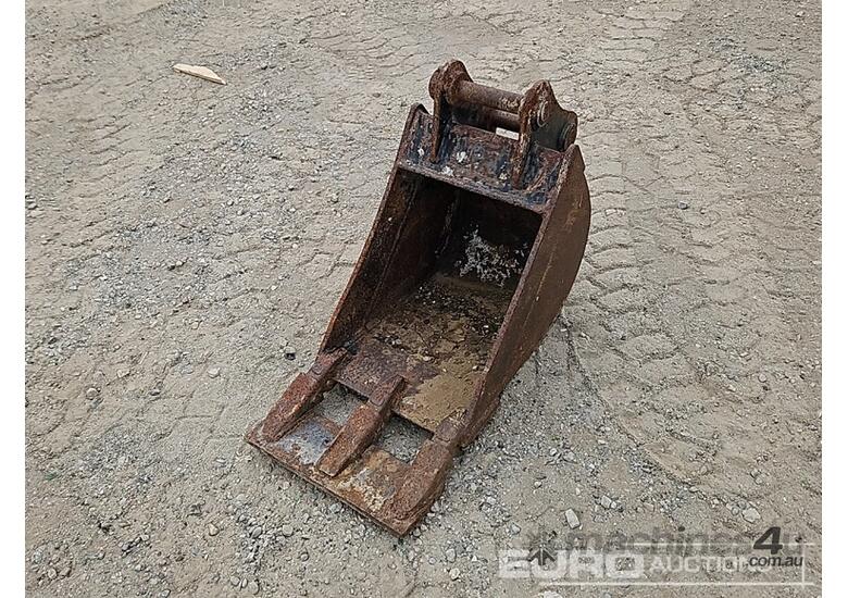 caption 320mm Bucket to suit 3T Excavator