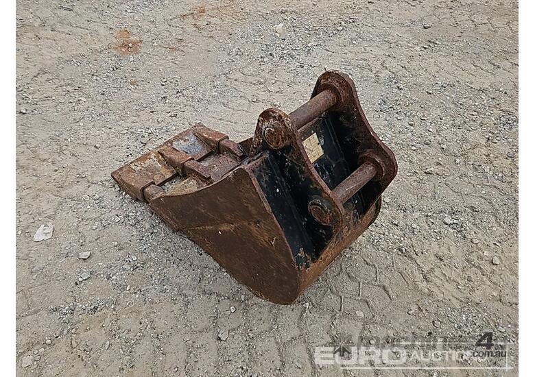 caption 320mm Bucket to suit 3T Excavator